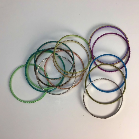 VTG Assorted Metal Plastic Bangles Lovely 90s Set of Assorted Bangle Bracelets - Picture 2 of 9